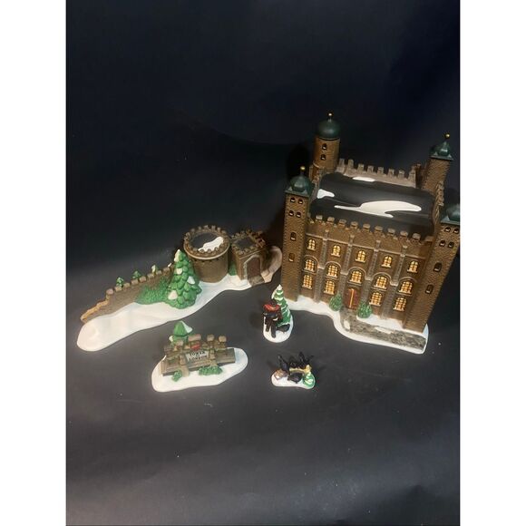 Department 56 Tower of London set - Picture 2 of 14